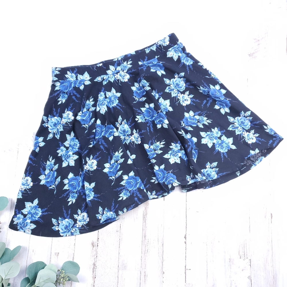 Lauren Conrad Skirt Navy & Blue floral